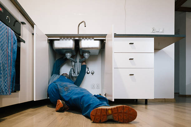 Professional Emergency Plumber technician working in Manhattan, MT